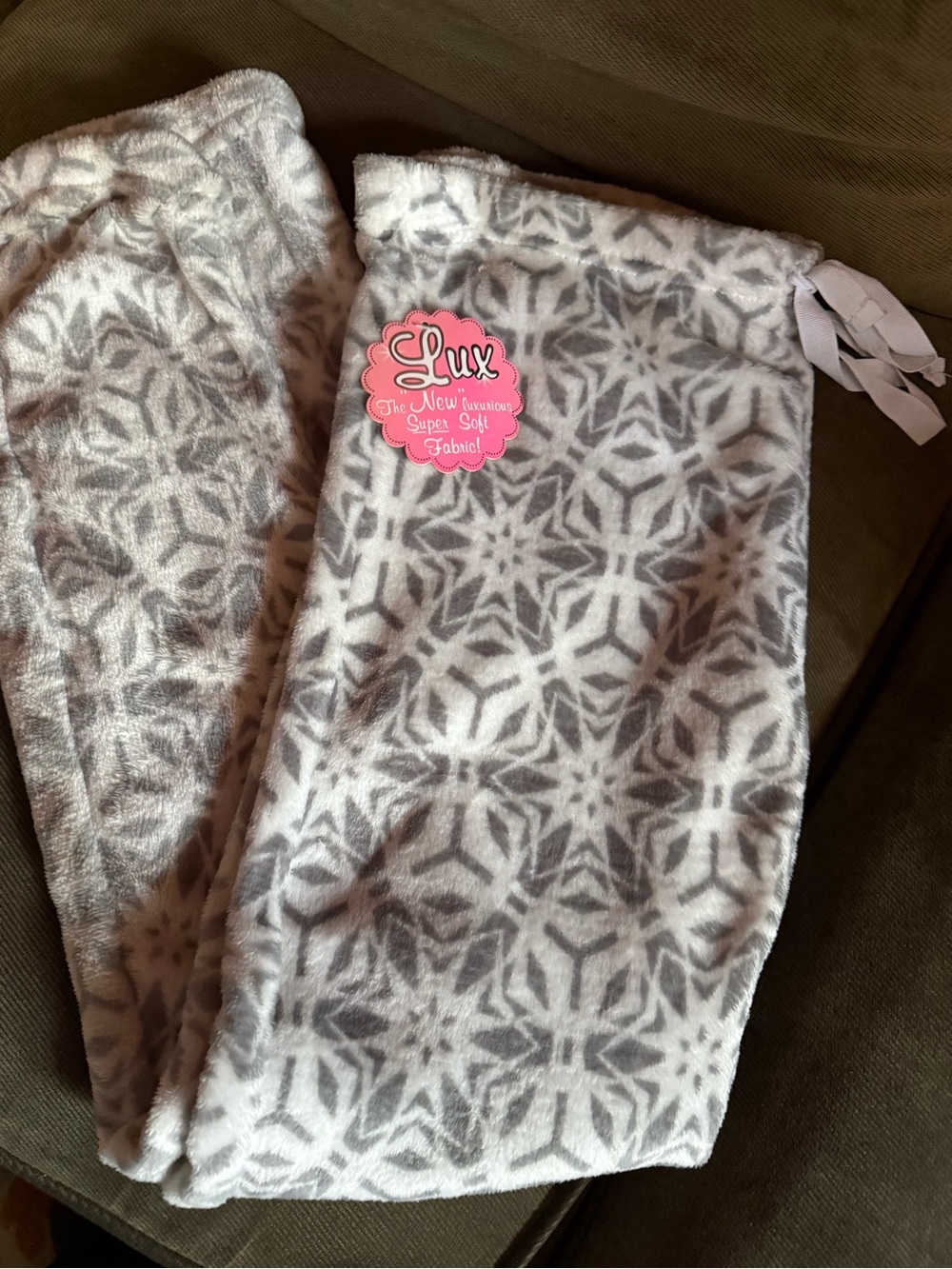 Lux Gray & White Snowflake-Pattern Pajama Bottoms